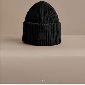 Varley Black Ribbed Knit Beanie